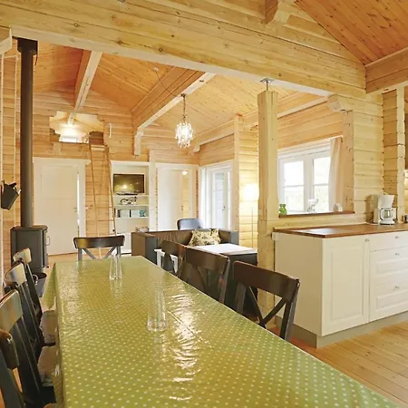 Ferienhaus Three-bedroom In Aakirkeby Åkirkeby