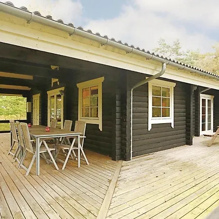 Three-bedroom In Aakirkeby Ferienhaus *
