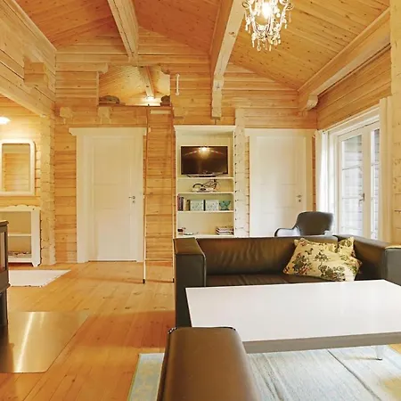 Three-bedroom In Aakirkeby * Åkirkeby