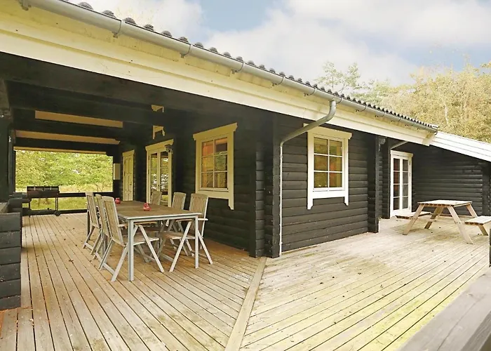 Three-bedroom In Aakirkeby Ferienhaus *