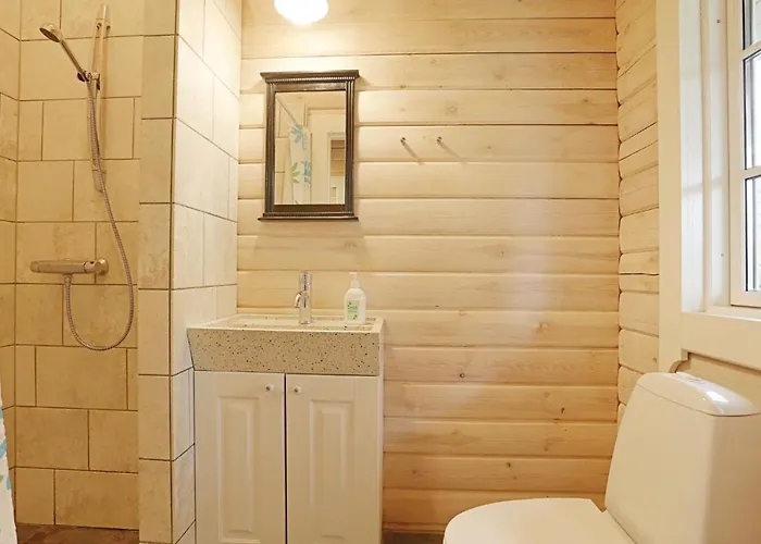 Three-bedroom In Aakirkeby