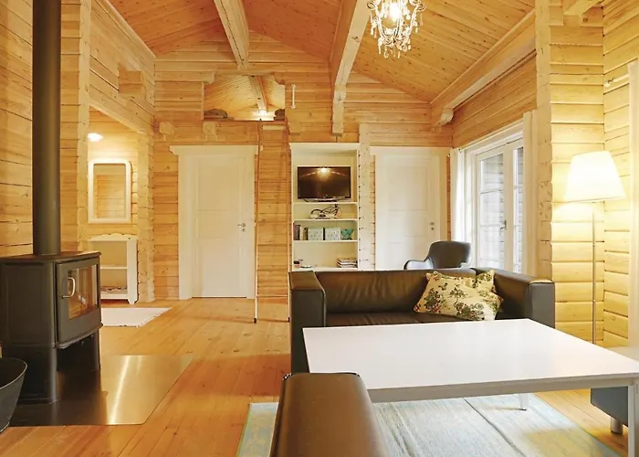 Three-bedroom In Aakirkeby * Åkirkeby