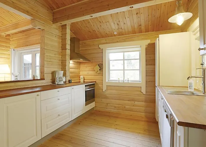 Three-bedroom In Aakirkeby * Åkirkeby