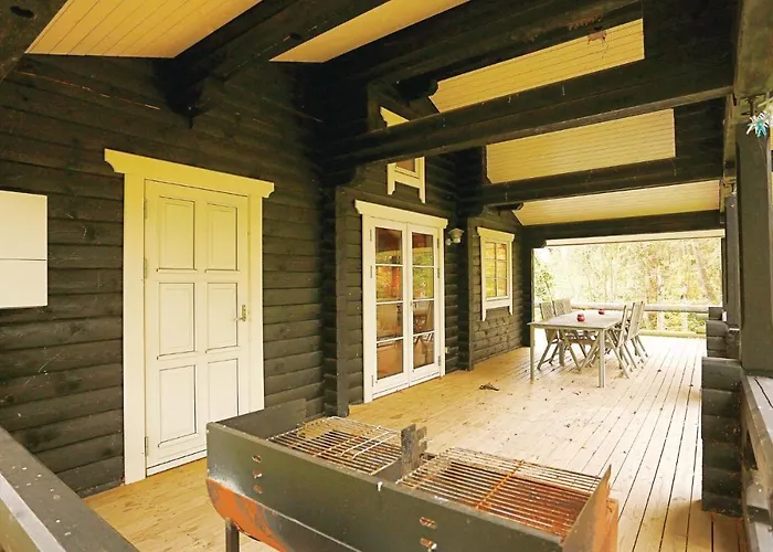 Three-bedroom In Aakirkeby * Åkirkeby