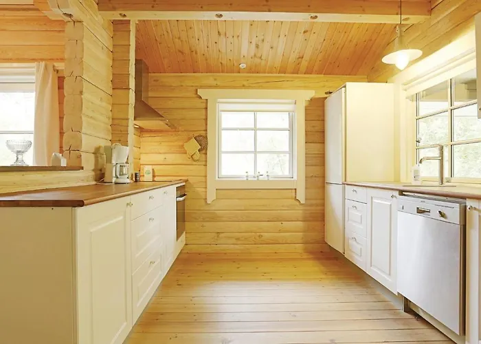 בית נופש Three-bedroom In Aakirkeby